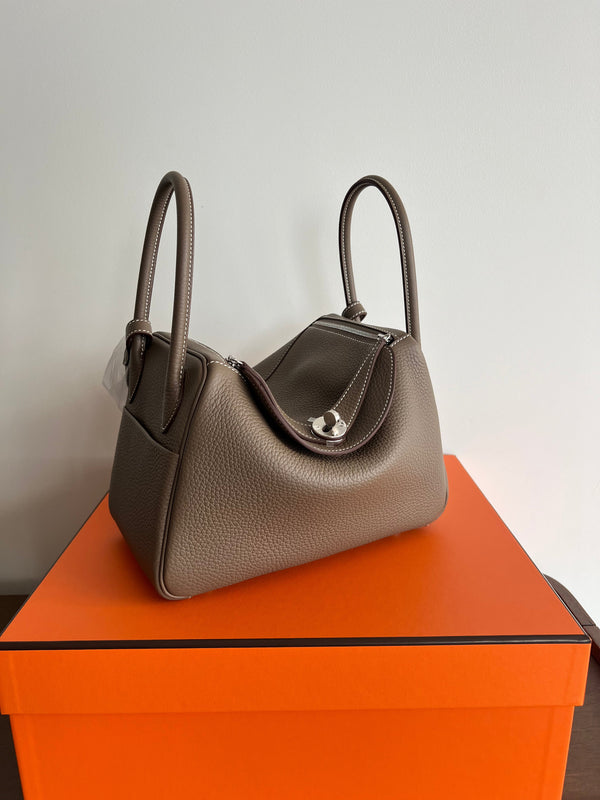 Hermès Lindy 26 Etoupe Clemence PHW