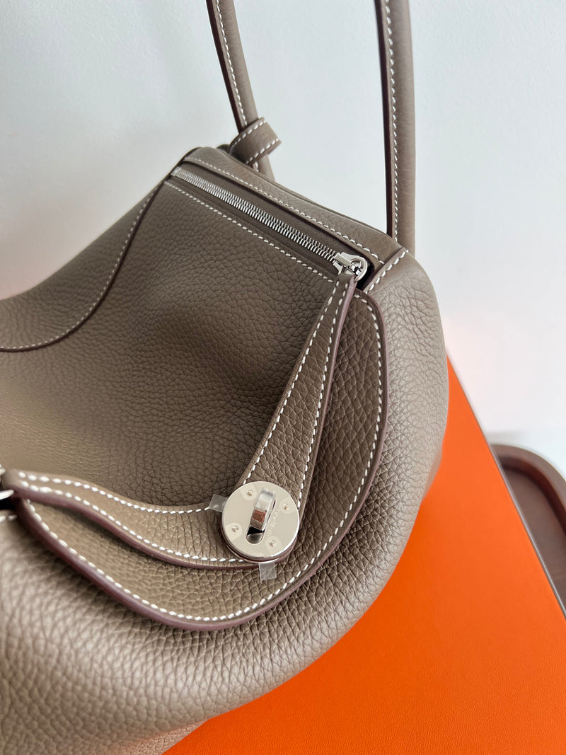 Hermès Lindy 26 Etoupe Clemence PHW