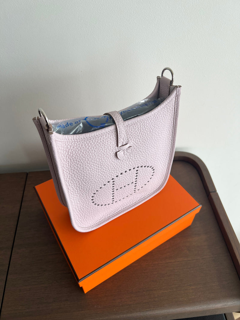 Hermès Mini Evelyne 16 Mauve Pale Clemence PHW