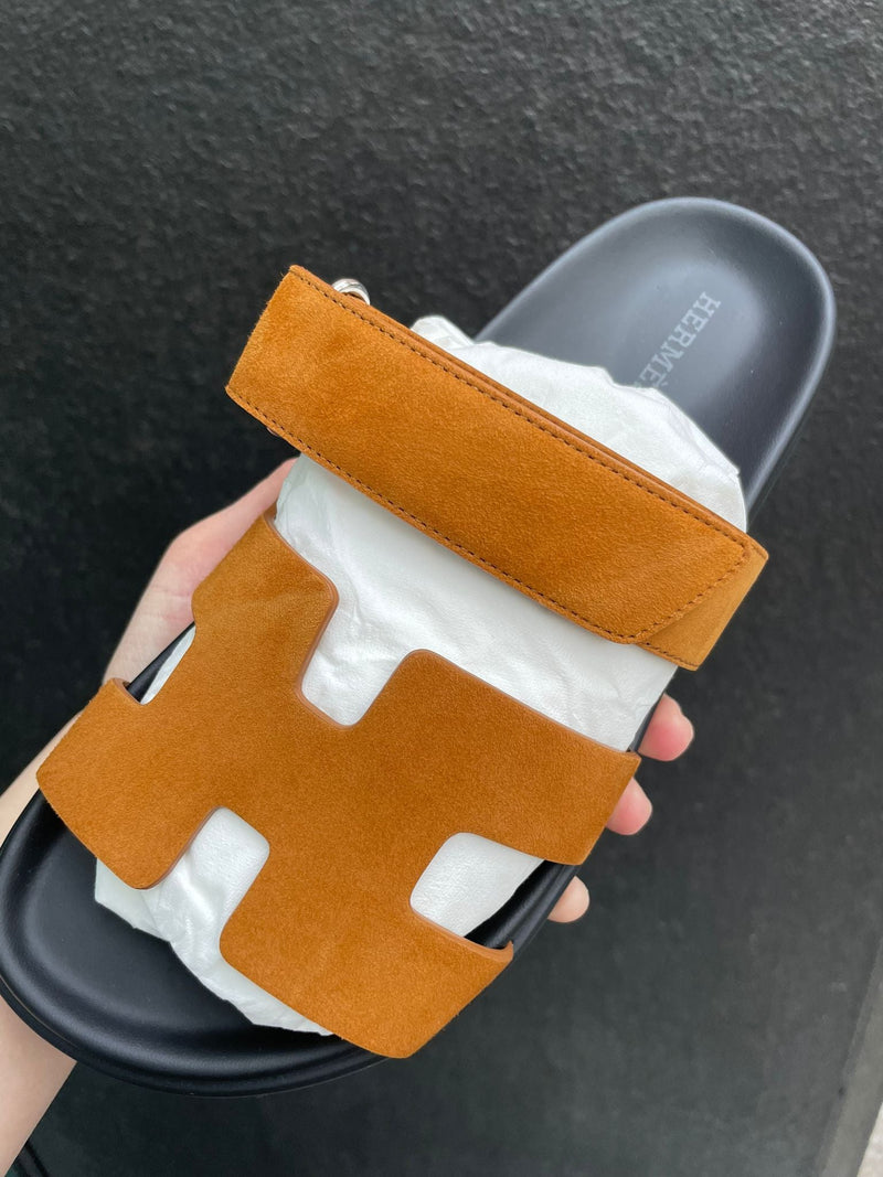 Hermès Chypre Sandals Suede (Naturel/Black)