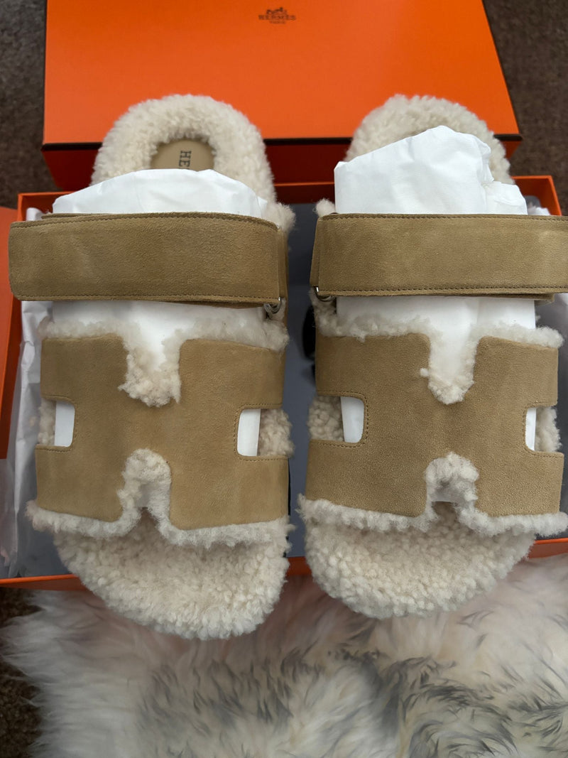 Hermès Chypre Shearling Sandals (Beige Albatre / Ecru)