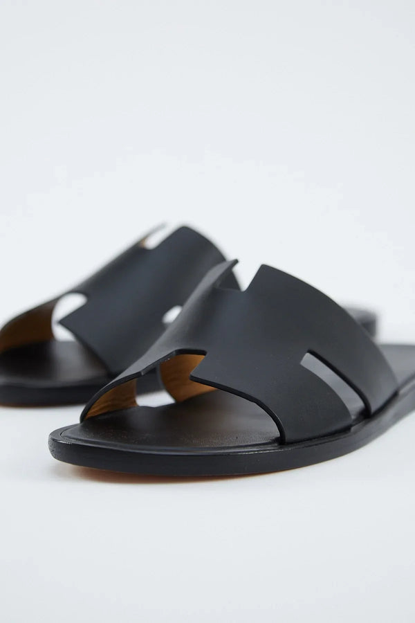 Hermès Izmir Sandals (Black)