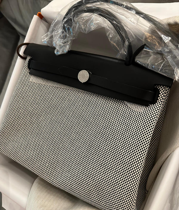 Hermès Herbag Zip 31 Bag Retourne Ecru / Noir