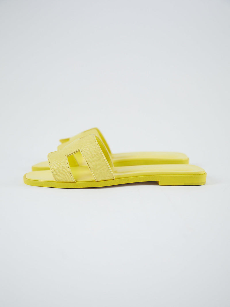 Hermès Oran Sandals (Jaune Curcuma)