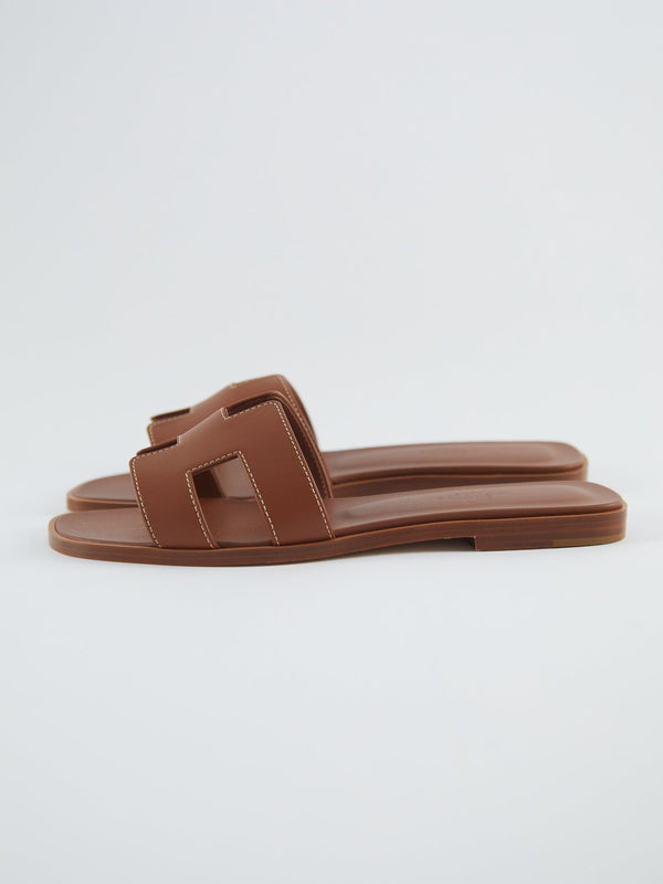 Hermès Oran Sandals (Gold Piqûres Écrues)