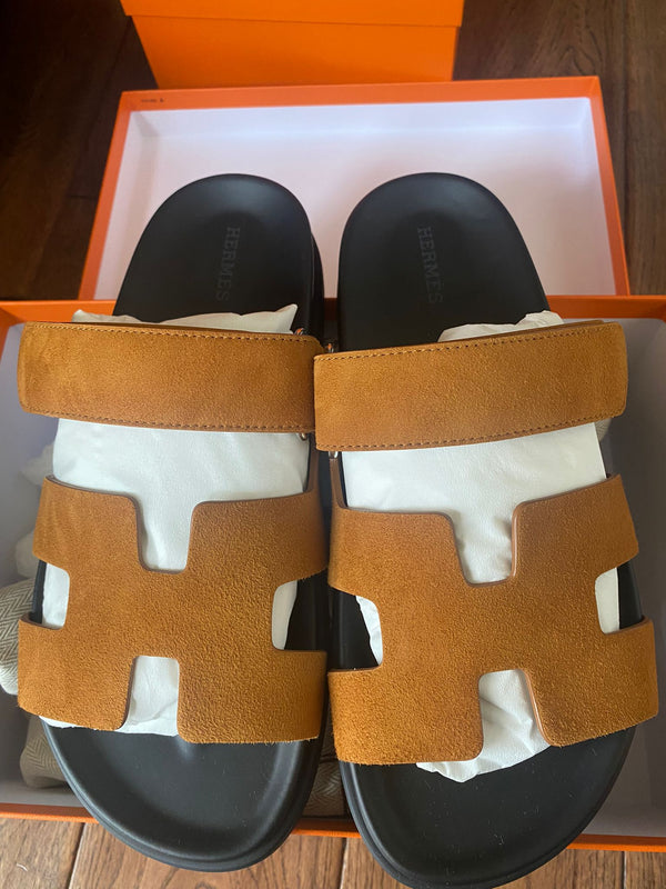 Hermès Chypre Sandals Suede (Naturel/Black)